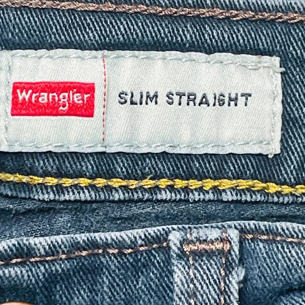 Wrangler Slim Straight Jeans Mens 28x30 Medium Wash Blue Denim Casual